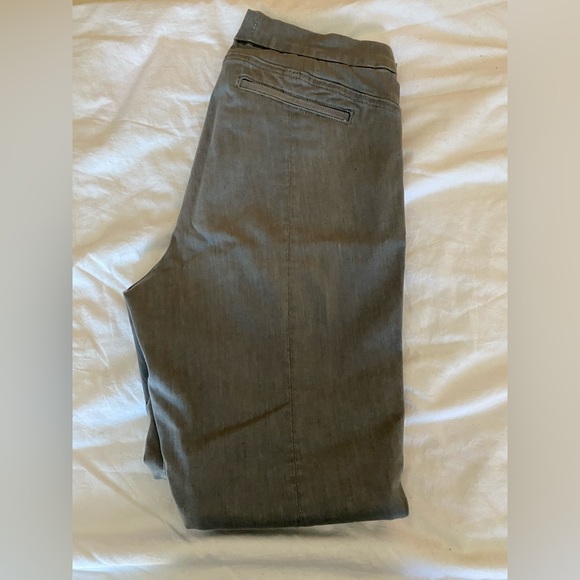 Gap 1969 True Skinny Ladies Grey Jeans with Pleated Knee - Picture 7 of 8